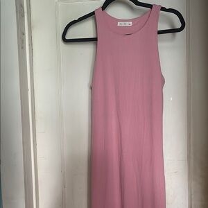 Chic Pink Ribbed Dress with Side Slit